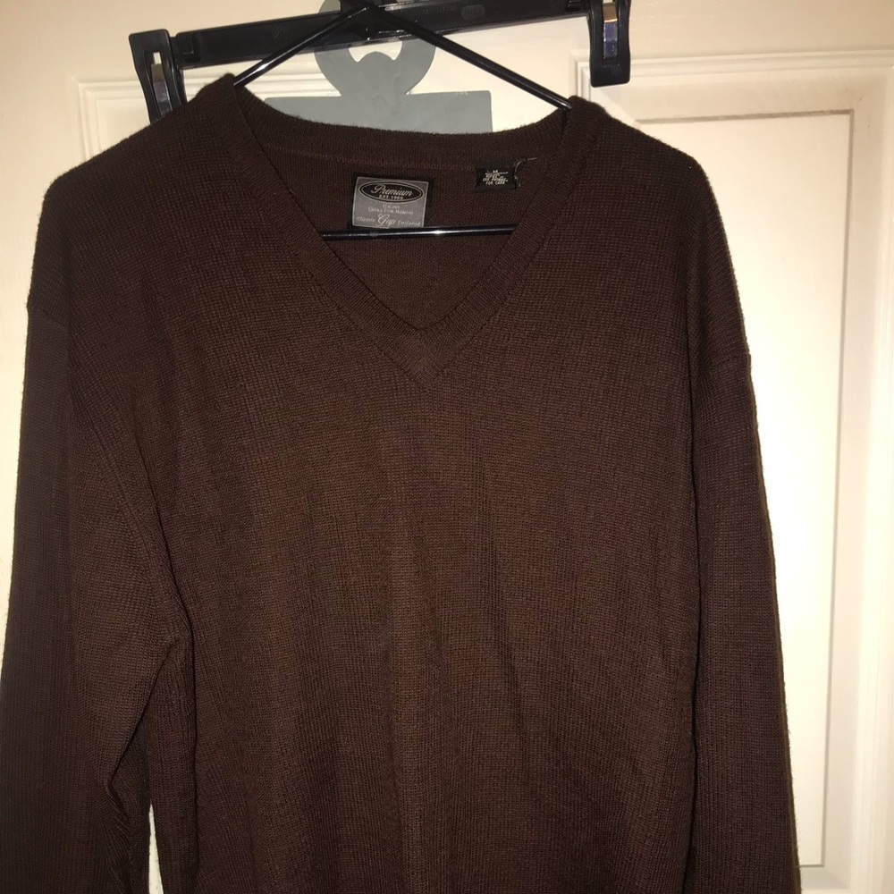 Gap sweater